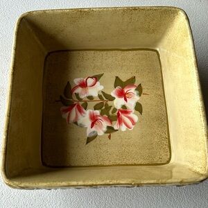 Temptations Presentable Ovenware, tan and red casserole dish. Great condition